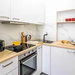 Cosy Studio In The Heart Of Belleville